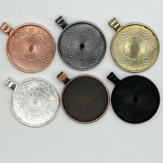 6 x Round Pendants